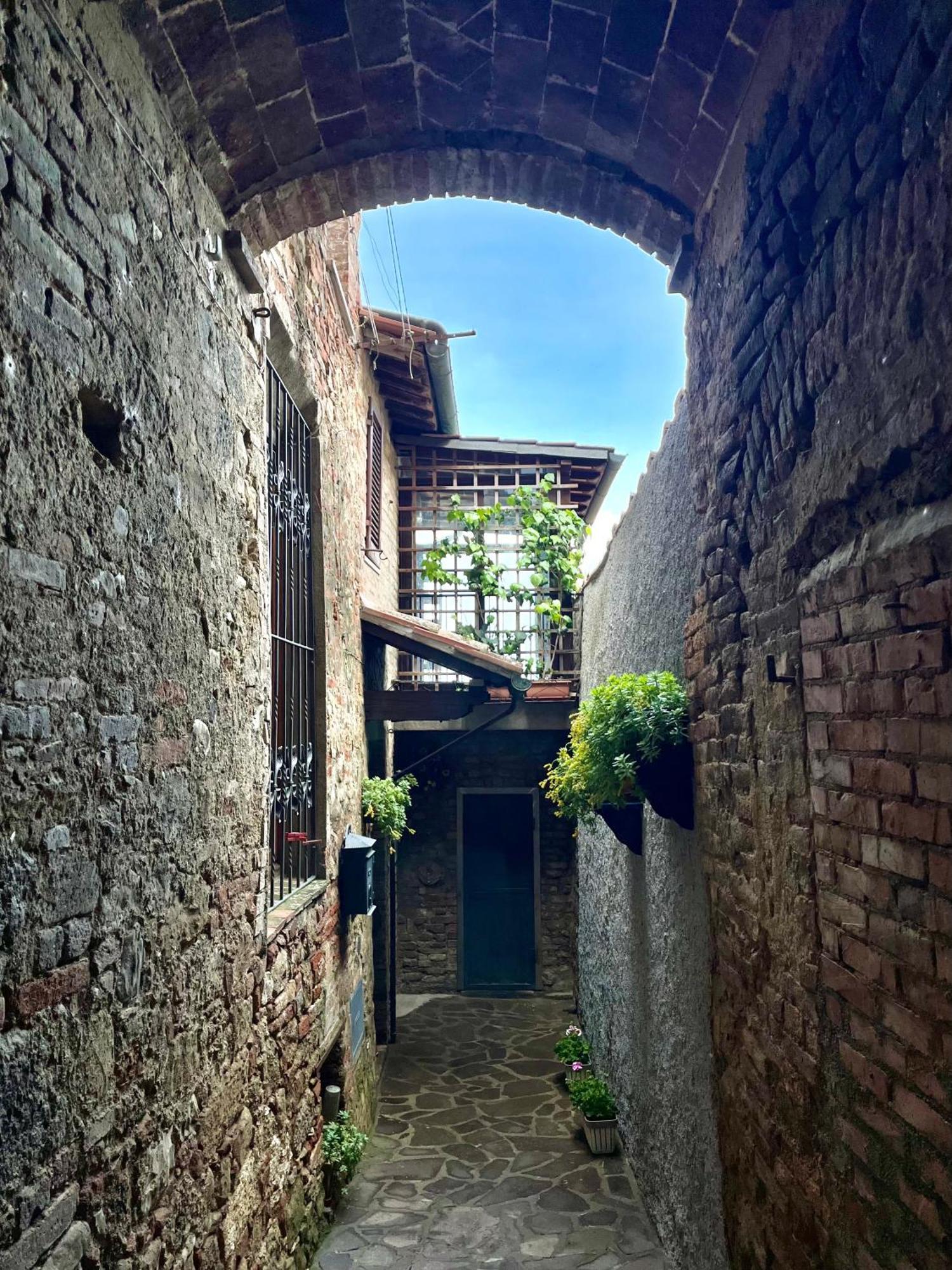 Appartamento Mirella In Centro Storico Casole d'Elsa Ngoại thất bức ảnh